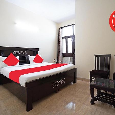 Oyo 46744 Hotel Yash Нью-Дели Экстерьер фото