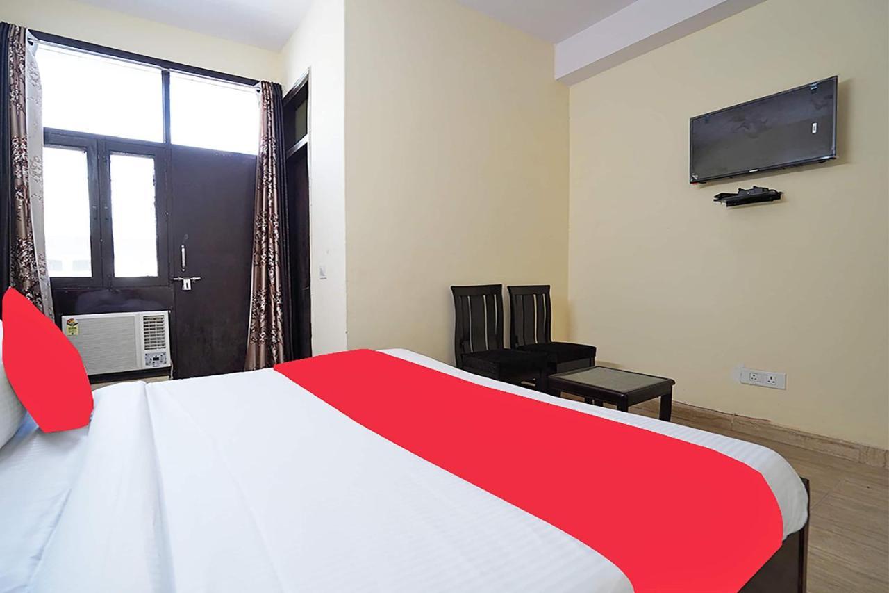 Oyo 46744 Hotel Yash Нью-Дели Экстерьер фото