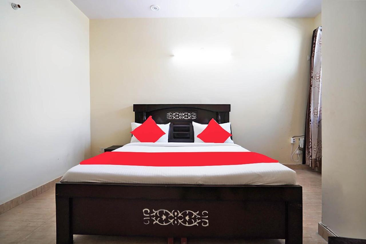 Oyo 46744 Hotel Yash Нью-Дели Экстерьер фото