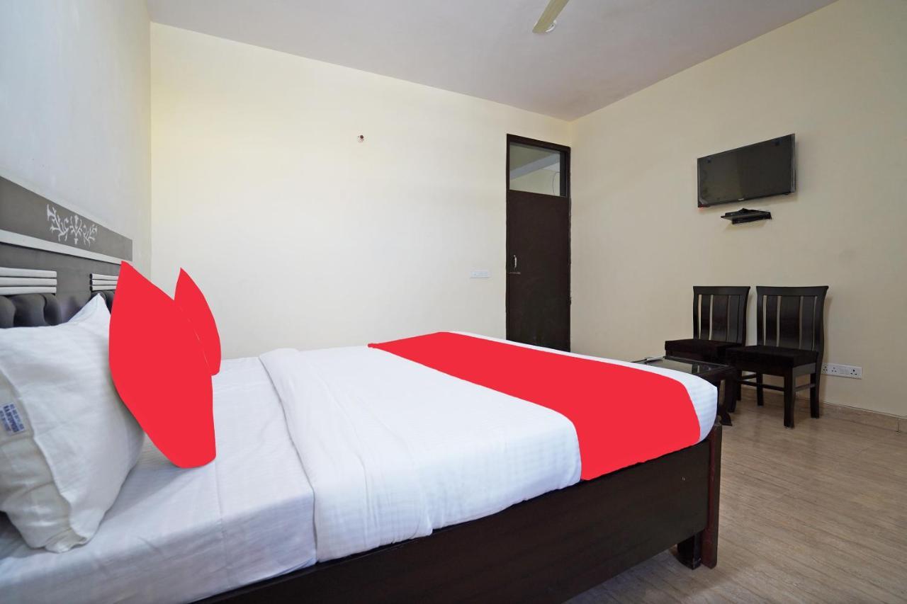 Oyo 46744 Hotel Yash Нью-Дели Экстерьер фото