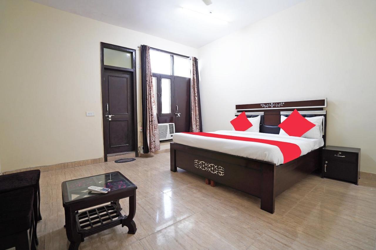 Oyo 46744 Hotel Yash Нью-Дели Экстерьер фото