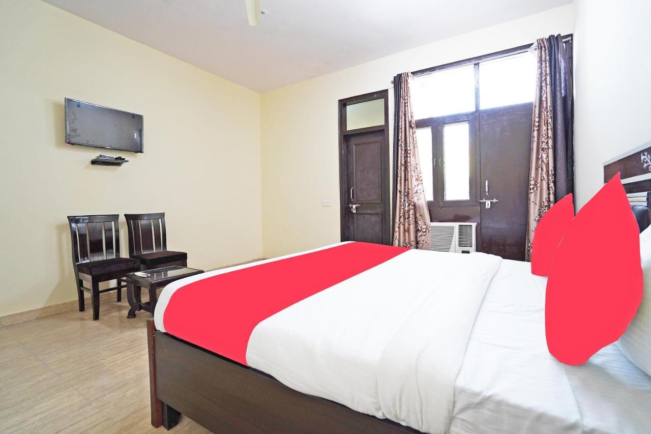 Oyo 46744 Hotel Yash Нью-Дели Экстерьер фото