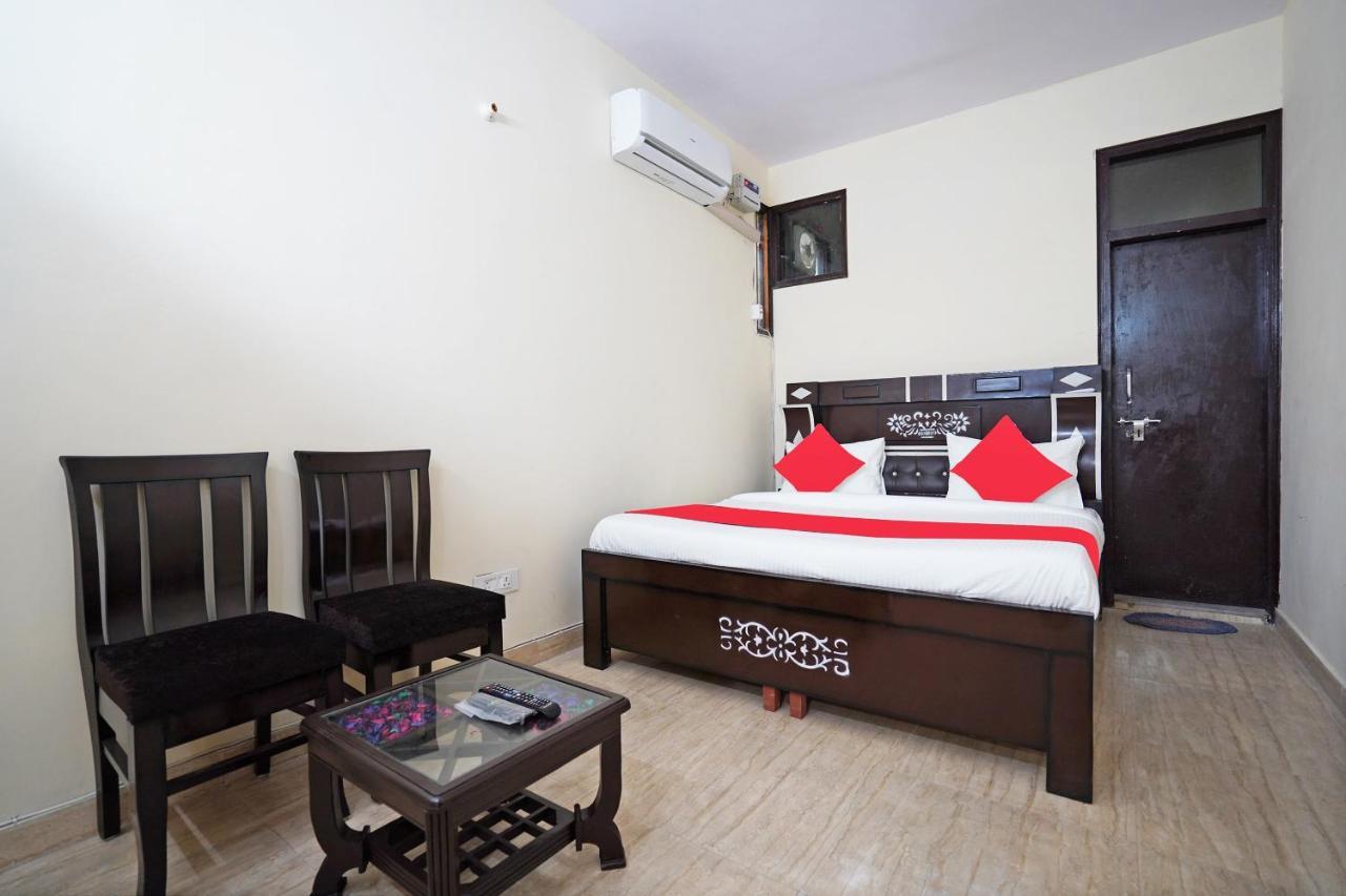 Oyo 46744 Hotel Yash Нью-Дели Экстерьер фото
