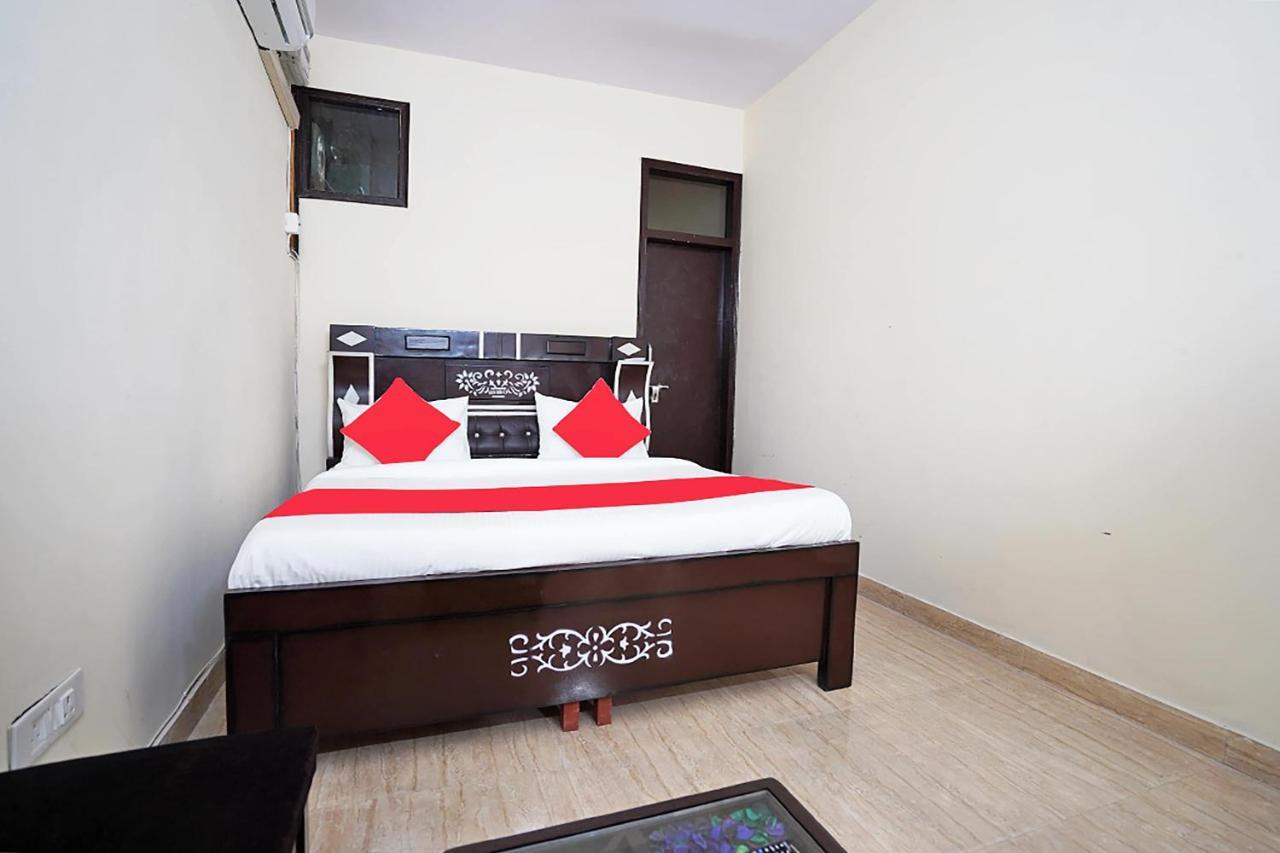 Oyo 46744 Hotel Yash Нью-Дели Экстерьер фото